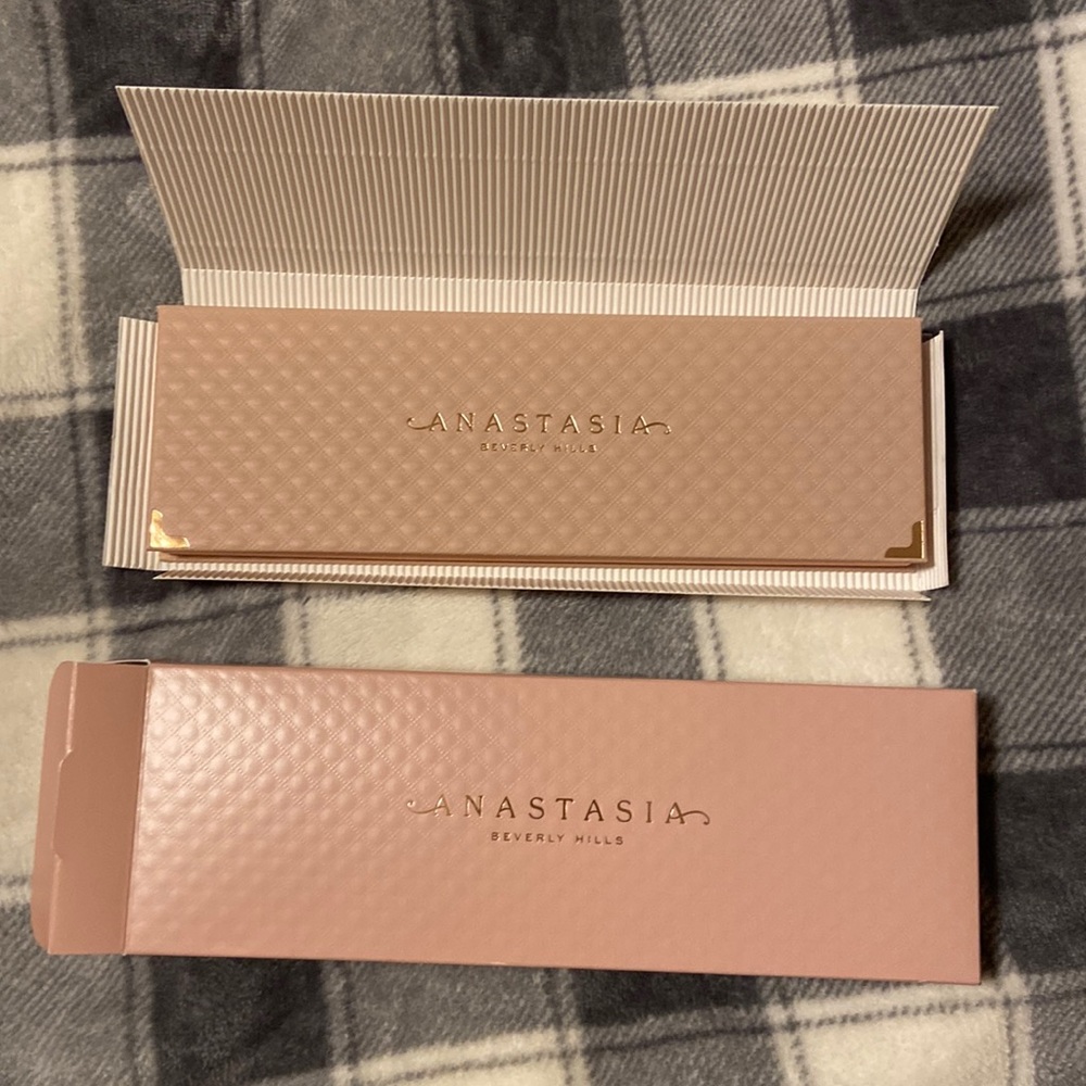 BRAND NEW Anastasia Beverly Hills primrose eyeshadow palette